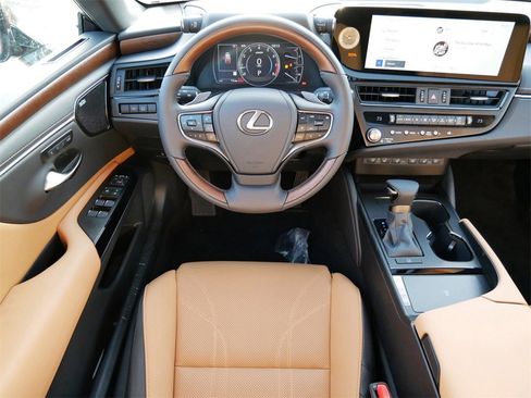 New 2025 Lexus ES 350 Ultra Luxury image 9