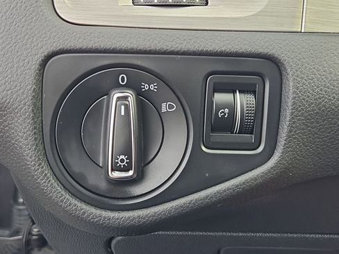Used 2017 Volkswagen Golf S AWD/4WD image 17