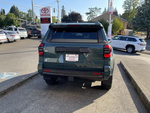 Certified 2025 Toyota 4Runner TRD Off-Road AWD/4WD image 5