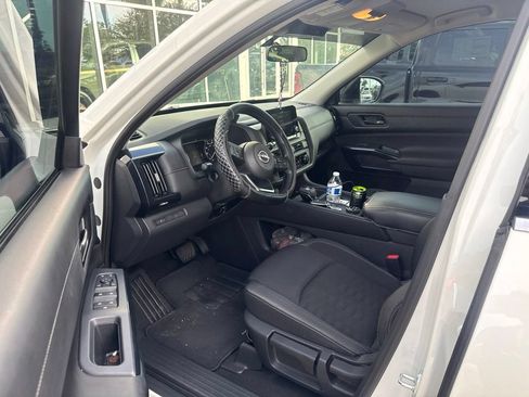 Used 2025 Nissan Pathfinder S AWD/4WD image 6