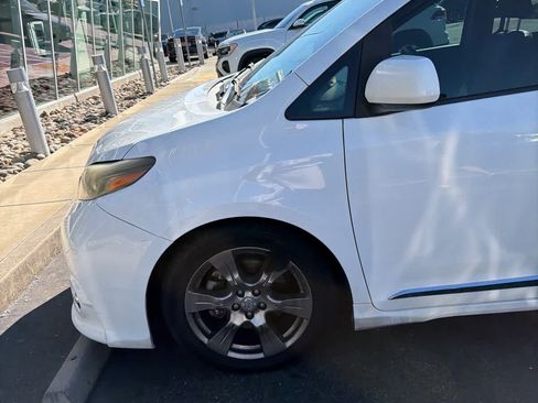 Used 2017 Toyota Sienna SE FWD image 7