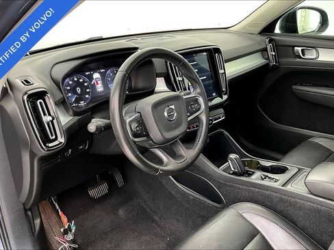 Used 2021 Volvo XC40 T4 Momentum w/ Protection Package Premier FWD image 12