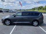 Used 2017 Chrysler Pacifica Touring-L Plus image 2