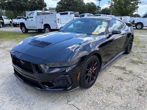 Used 2025 Ford Mustang GT Premium RWD image 3