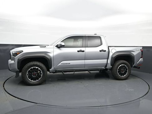 Used 2025 Toyota Tacoma TRD Off-Road AWD/4WD image 6