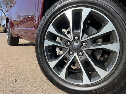 Used 2023 Jeep Grand Cherokee Overland w/ Luxury Tech Group IV image 9