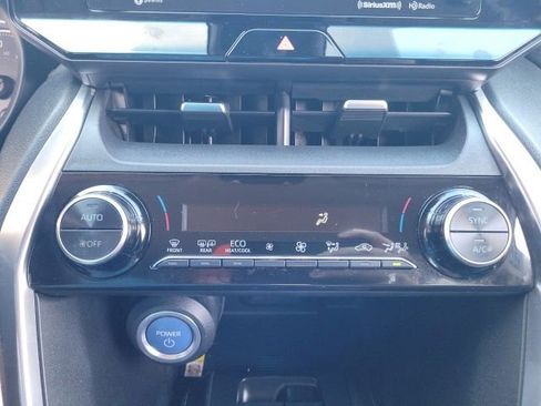 Certified 2021 Toyota Venza LE image 24