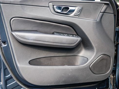 Used 2025 Volvo XC60 B5 Core image 23