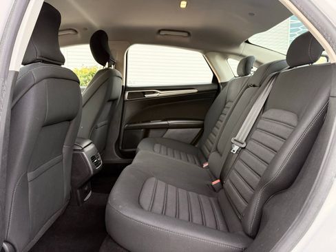 Used 2019 Ford Fusion SE FWD image 15
