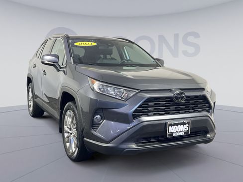 Used 2021 Toyota RAV4 XLE Premium image 10