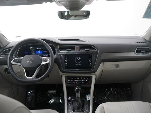 Used 2023 Volkswagen Tiguan SE image 13