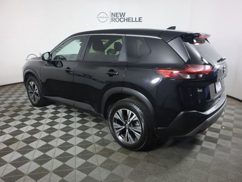 Used 2023 Nissan Rogue SV image 8