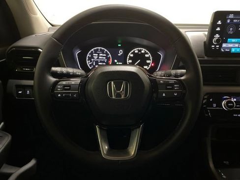 Used 2025 Honda Pilot EX-L image 11