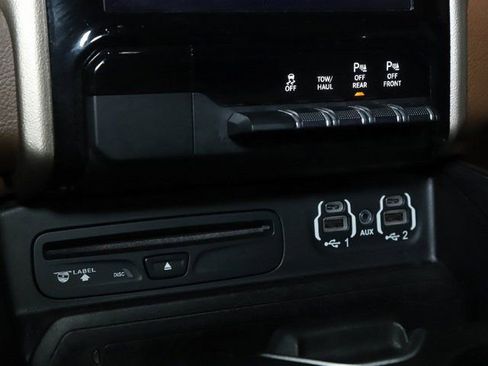 Used 2019 RAM 1500 Laramie image 36