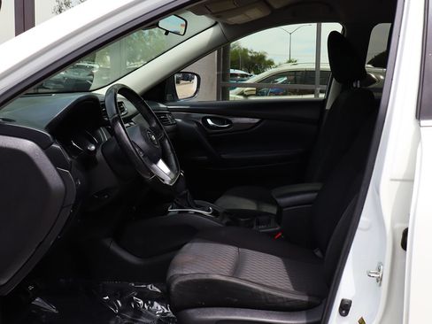 Used 2019 Nissan Rogue SV FWD image 38
