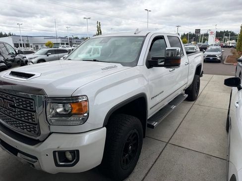 Used 2018 GMC Sierra 2500 Denali AWD/4WD image 2