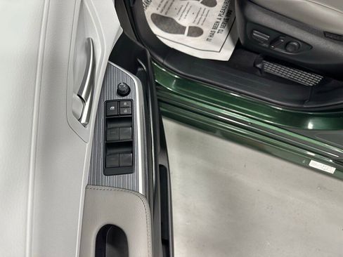 Used 2025 Toyota Sienna XLE image 9