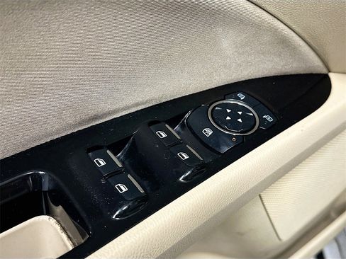 Used 2014 Ford Fusion SE image 16