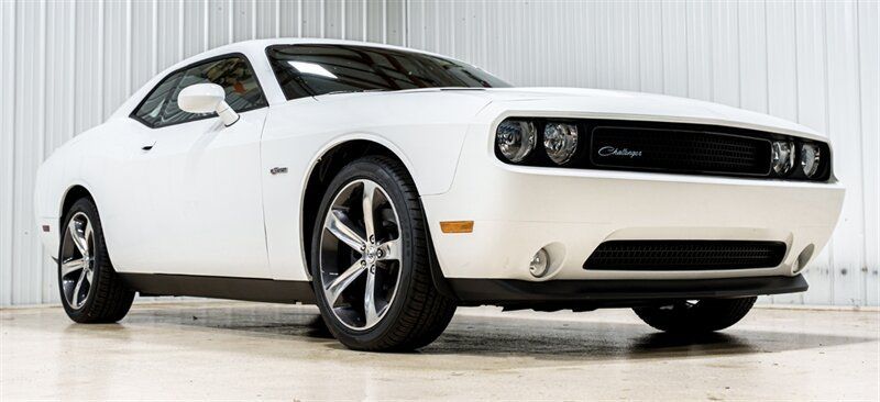 Used 2014 Dodge Challenger SXT RWD image 1