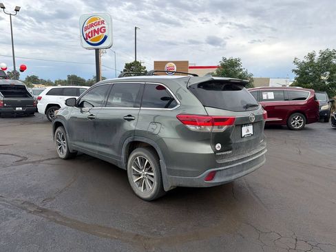 Used 2017 Toyota Highlander XLE w/ Carpet Mat Package AWD/4WD image 10