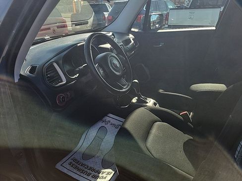Used 2017 Jeep Renegade Latitude w/ Cold Weather Group AWD/4WD image 13