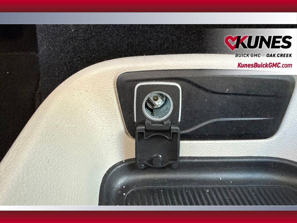 Used 2023 Chrysler Pacifica Touring-L FWD image 31
