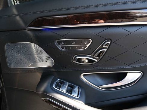 Used 2018 Mercedes-Benz S 560 4MATIC Sedan w/ Premium Package image 30