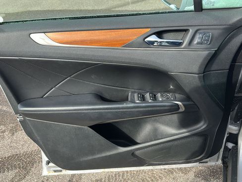 Used 2017 Lincoln MKC Select w/ Select Plus Package image 9