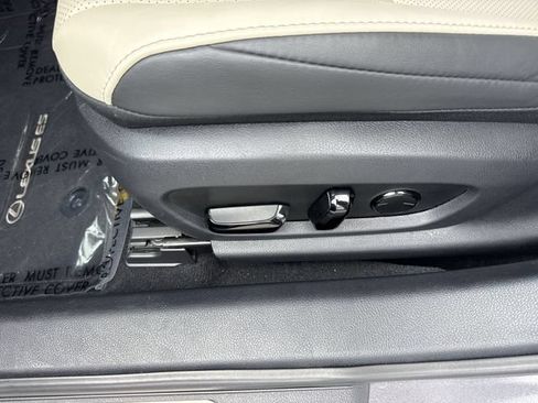 Used 2025 Lexus ES 300h w/ Premium Package FWD image 12
