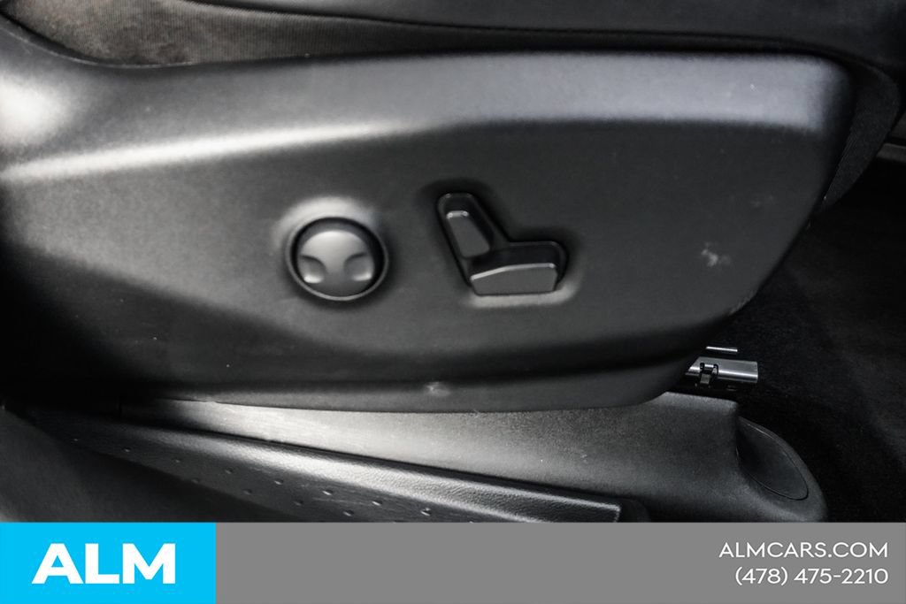 Used 2025 Chrysler Pacifica Limited FWD image 42