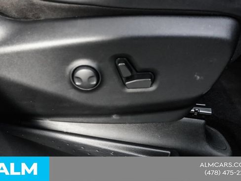 Used 2025 Chrysler Pacifica Limited FWD image 42