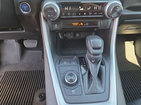 Certified 2021 Toyota RAV4 XLE w/ Convenience Package image 24