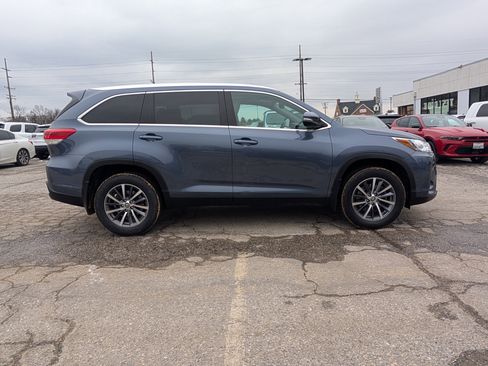 Used 2019 Toyota Highlander XLE image 6
