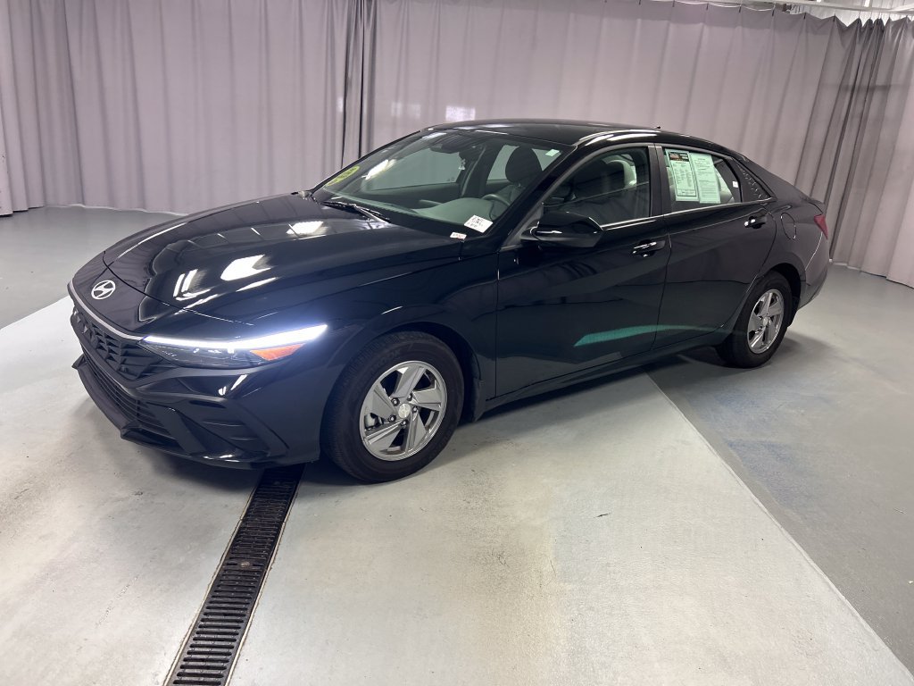 Used 2026 Hyundai Elantra SE FWD image 3