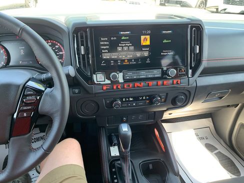 Used 2025 Nissan Frontier Pro-X RWD image 26