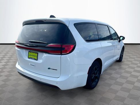Used 2024 Chrysler Pacifica Limited FWD image 4