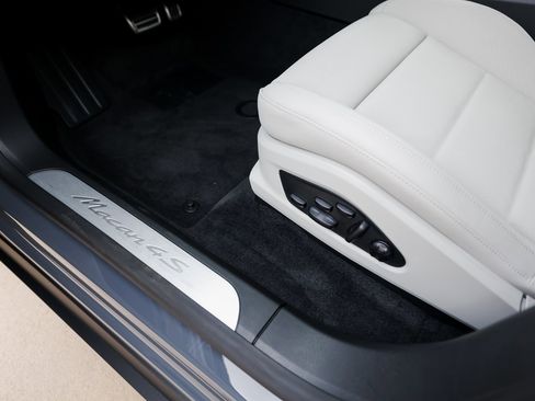 New 2025 Porsche Macan 4S Electric image 14