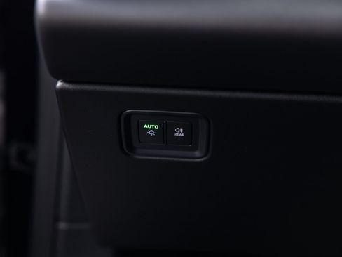 Certified 2025 Porsche Macan Electric RWD image 52
