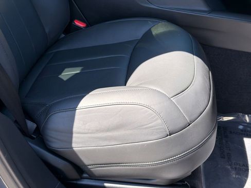 Used 2024 Land Rover Range Rover Sport SE image 12