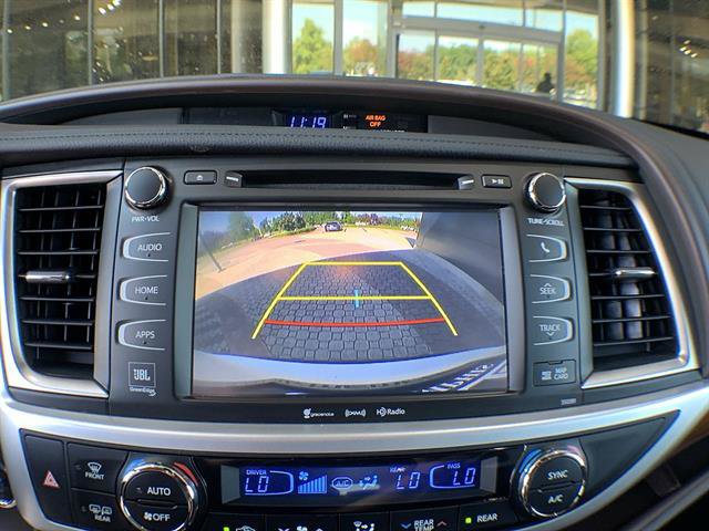 Used 2019 Toyota Highlander Limited AWD/4WD image 17