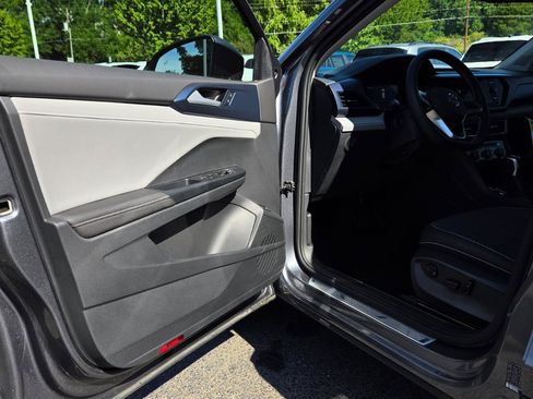 Used 2024 Volkswagen Taos SE AWD/4WD image 19