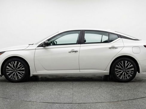 Used 2025 Nissan Altima 2.5 SV FWD image 5