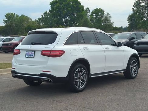 Used 2019 Mercedes-Benz GLC 300 4MATIC image 3