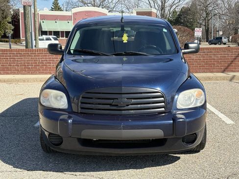 Used 2010 Chevrolet HHR LS image 4