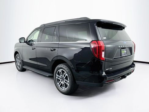 Used 2025 Ford Expedition Active AWD/4WD image 5