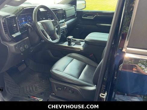 Used 2024 Chevrolet Silverado 1500 LT Trail Boss w/ LT Trail Boss Premium Package AWD/4WD image 11