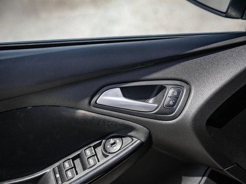 Used 2015 Ford Focus Titanium FWD image 27