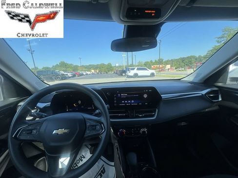 Used 2025 Chevrolet TrailBlazer LT FWD image 10