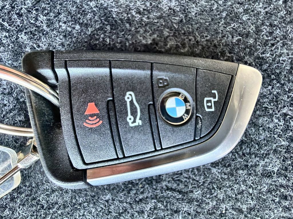 Used 2025 BMW 330i xDrive Sedan AWD/4WD image 28