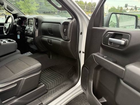 Used 2019 Chevrolet Silverado 1500 Custom Trail Boss w/ Custom Convenience Package AWD/4WD image 11